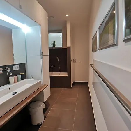 Ferienwohnung Am Schlosshang Apartment *